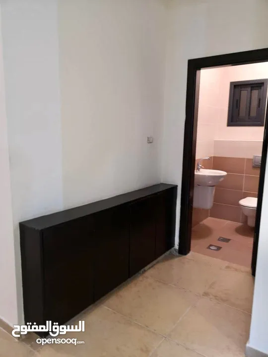 شقة للبيع في عين منجد رام الله مطلة على جبل المصيون مشرفة على منظر جميل مرتفع في مدينة رام الله