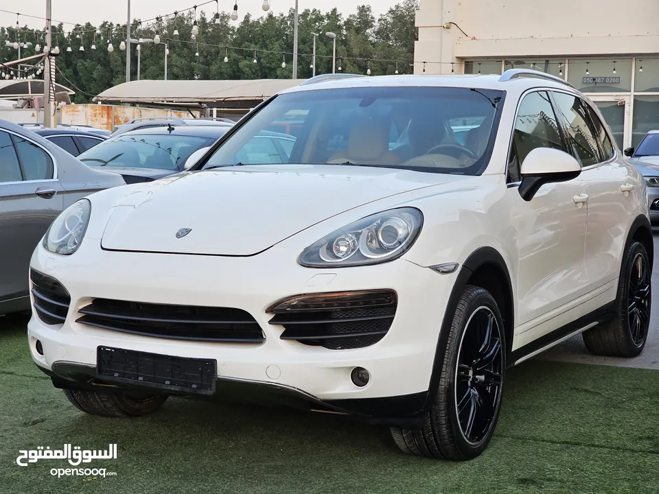 Porsche Cayenne 2011 GCC/ v8 / full option perfect condition