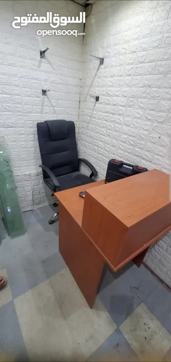 كرسي دوار مع مكتب