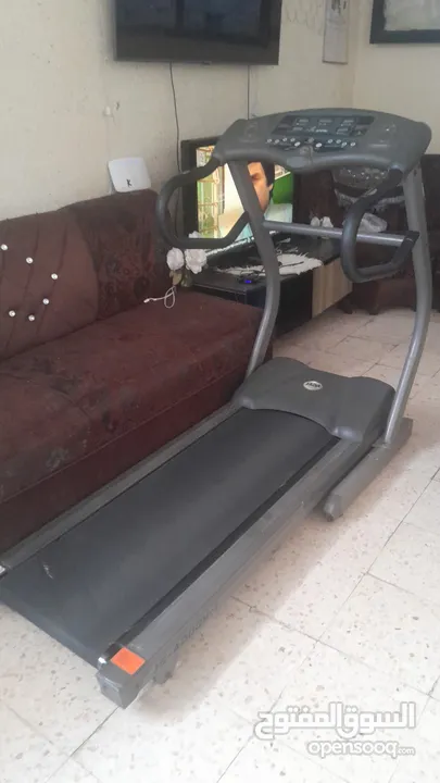 جهاز ركض بحاله جيده