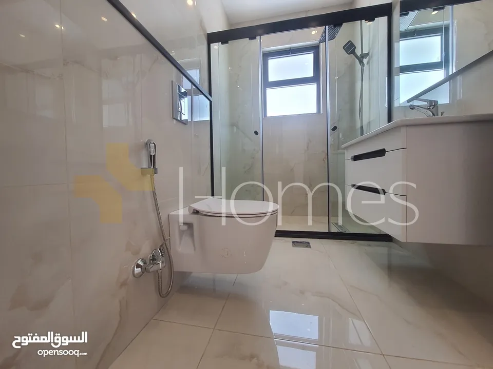 شقة ارضية مع حديقة للبيع في قرية النخيل بمساحة بناء 220م