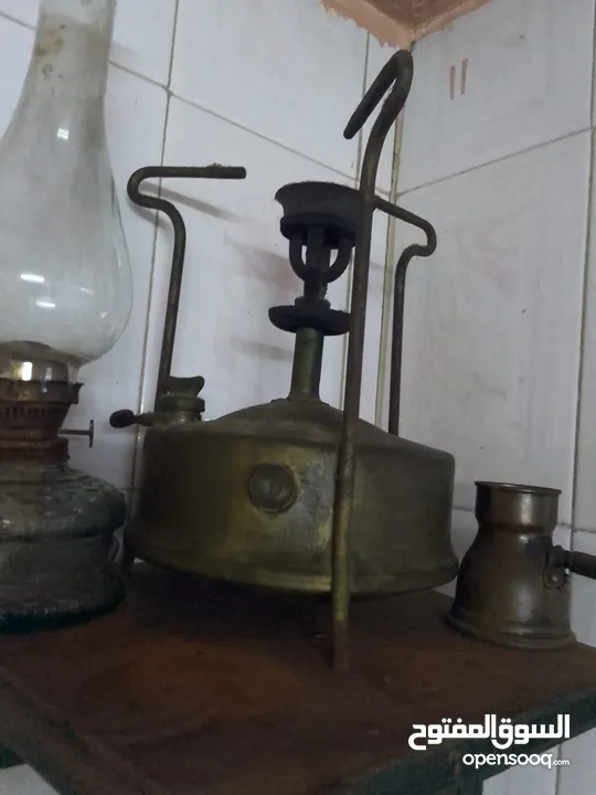 نشتري نشتري  جميع انواع الاثاث المستعمل والخرده والنحاسيات والتحف والانتيكات والكراكيب