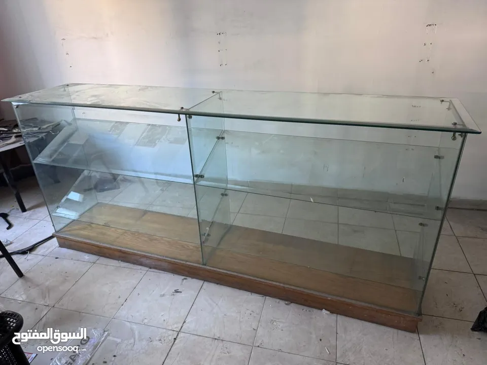 اثاث ولوازم محل البسه