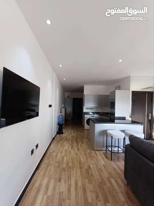 امواج شقه مطله على البحر للبيع