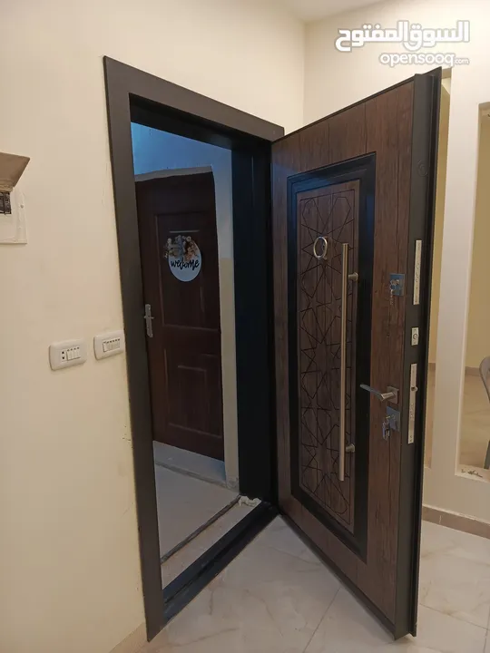 صيانه جميع أبواب الأمان والخشب وفتح الأبواب المغلقة بدون أي ضرر خدمه 24ساعه