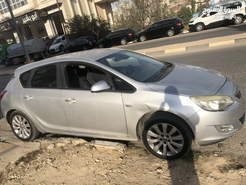 اوبل استرا 2011