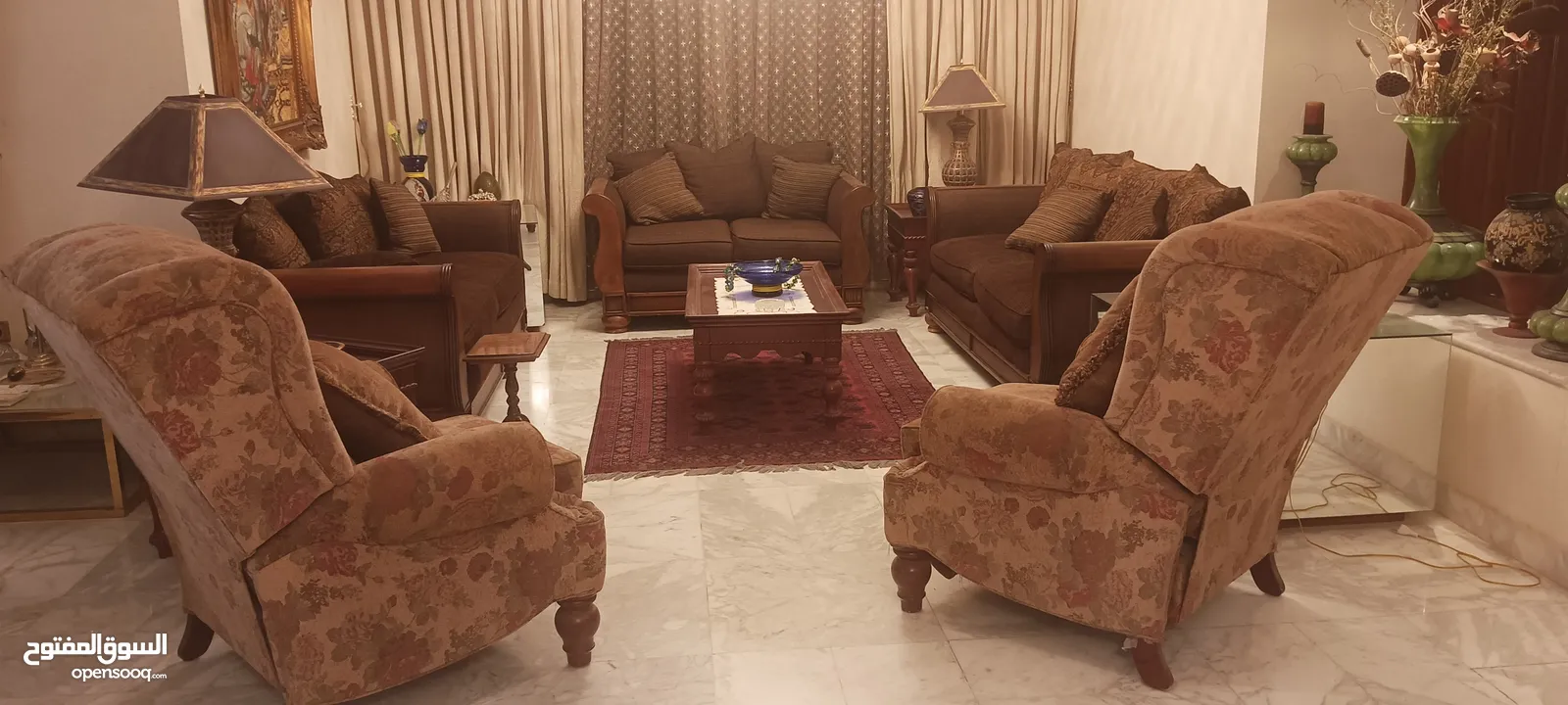 غرفة للايجار شارع الجامعة مطلوب شريك سكن شقة مفروشة امام مختار مول مخدومة جدا .كل الخدمات والمواصلات