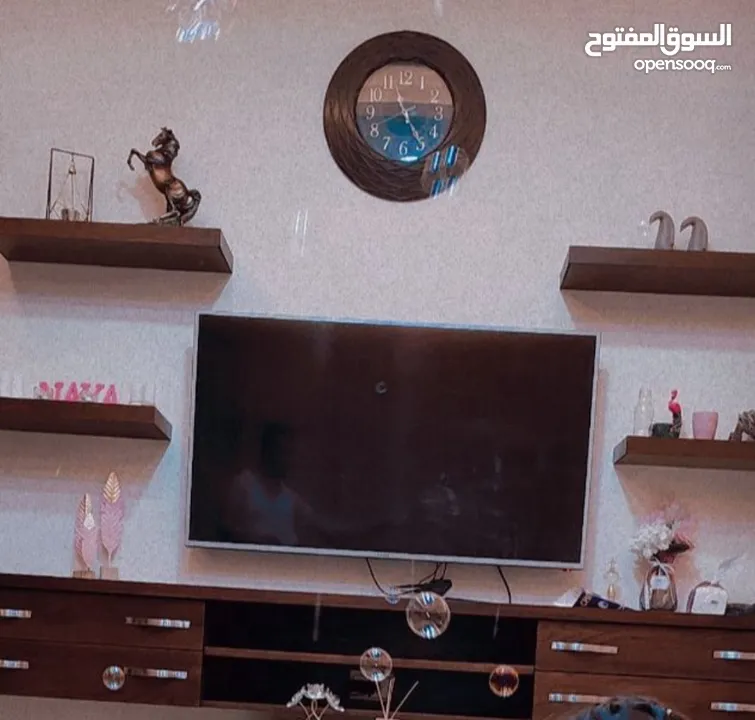 طاولة تلفزيون خشب لاتيه تقيل جدا استعمال خفيف