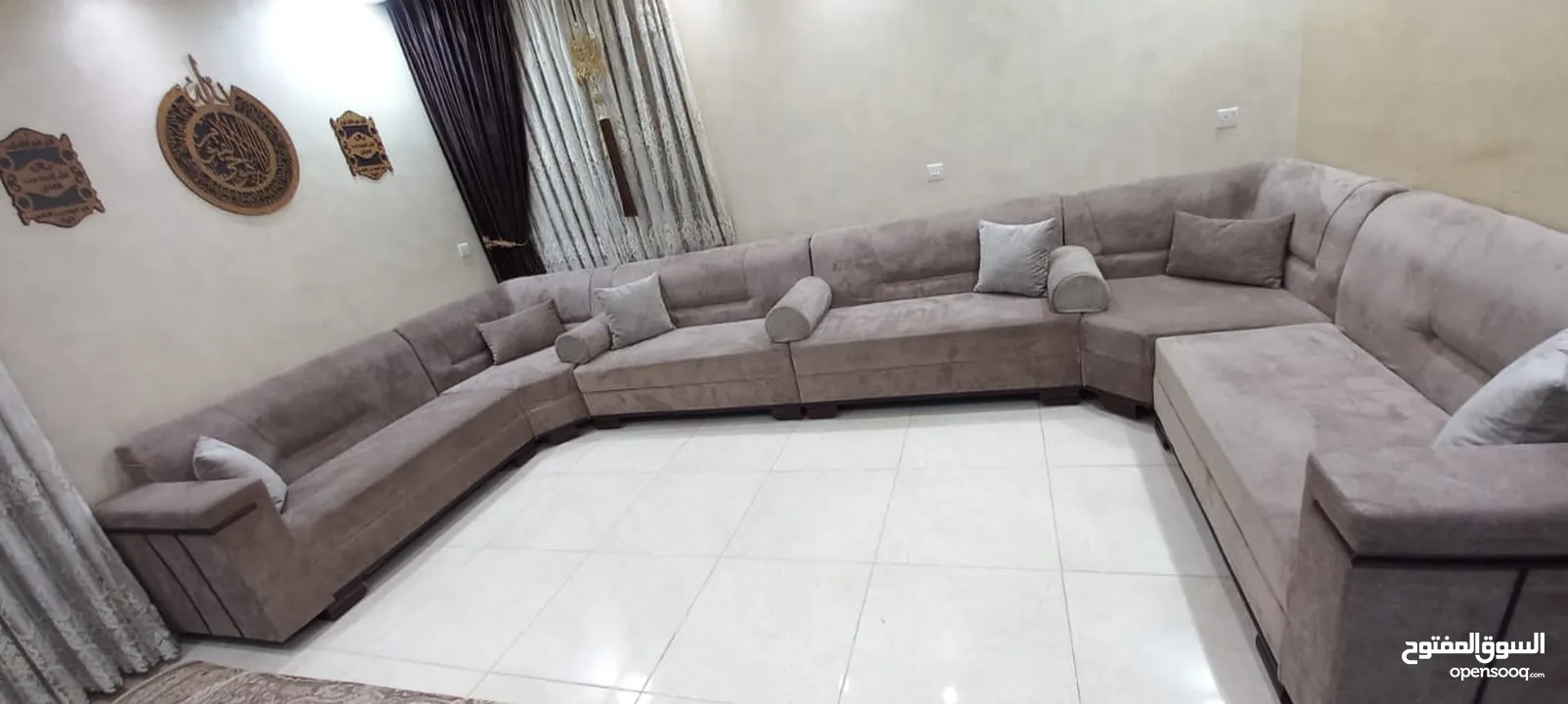طقم كنب أستعمال اسبوعين للبيع بسعر مغري جداً  كامل التفاصيل موجودة داخل الاعلان