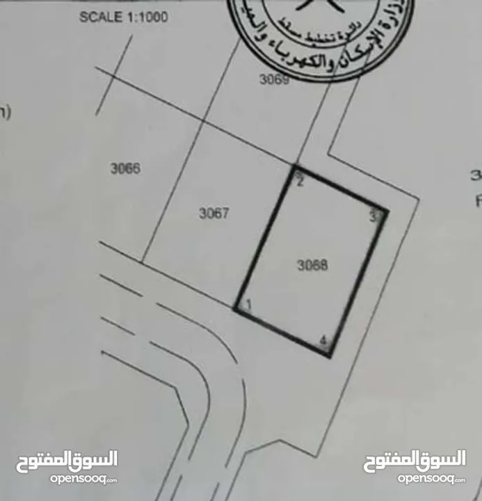 الحاجر حيم مفتوحة من ثلاث جهات كاملة وفي موقع قريب من الشارع الرئيسي والخدمات المحيطة