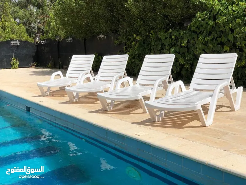 كراسي مسبح بلاستيك مقوى