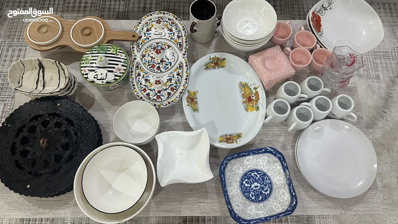 ادوات مطبخ وكاسات وصحون
