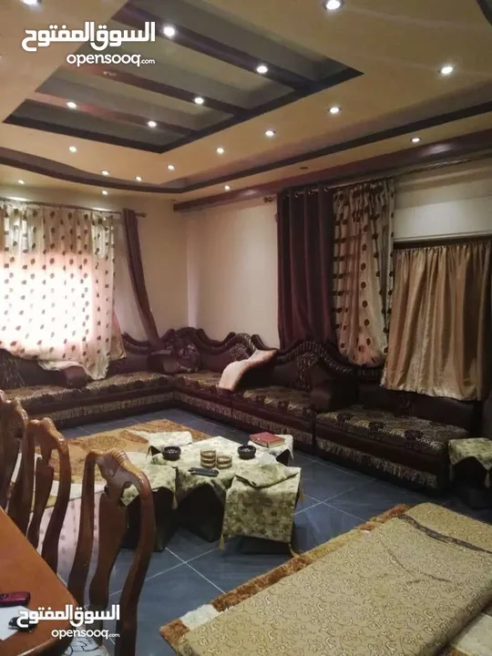 منزل مستقل للبيع مساحة 442 مكون من طابقين  الطابق الاول مستقل وشقتين الطابق الثاني كل شقه مستقله