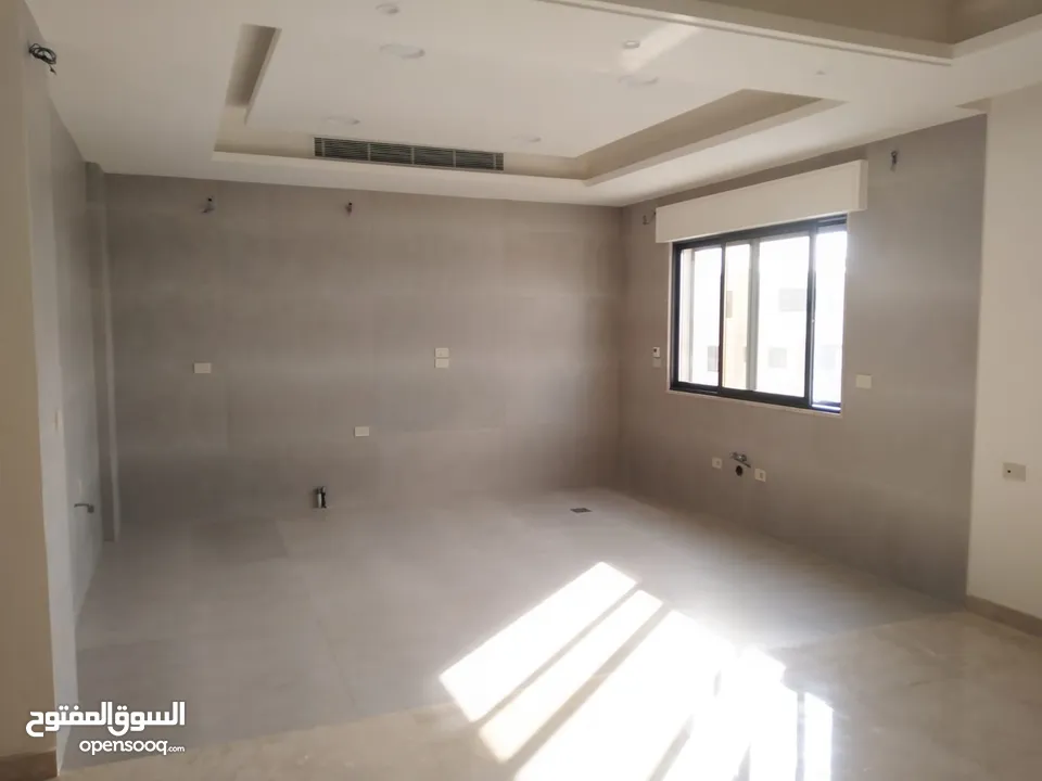اخير مع روف للبيع في عبدون / الرقم المرجعي : 13666