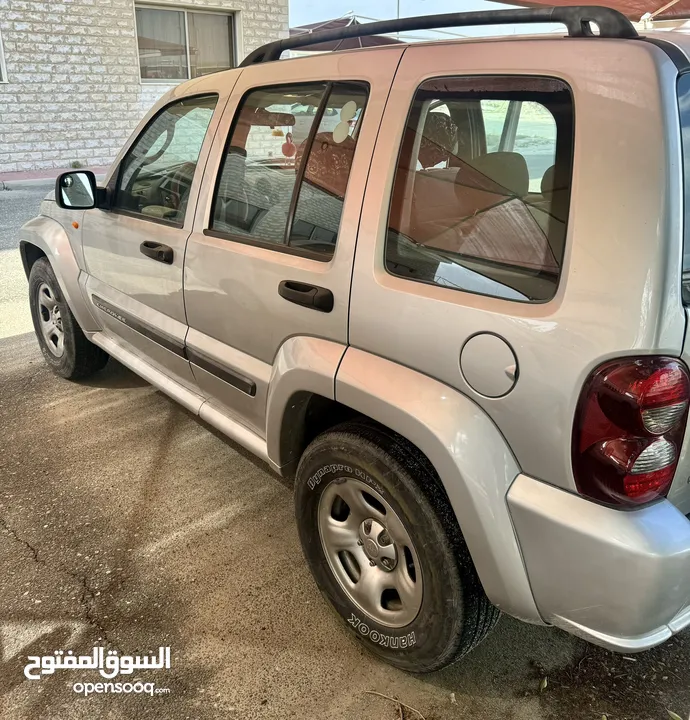 جيب JeeP جيب نظيف ليبرتي سبورت استخدام راقي حالة ممتازة كاميرة خلفية شاشة ديجتال تواير بيمة سنة دبل