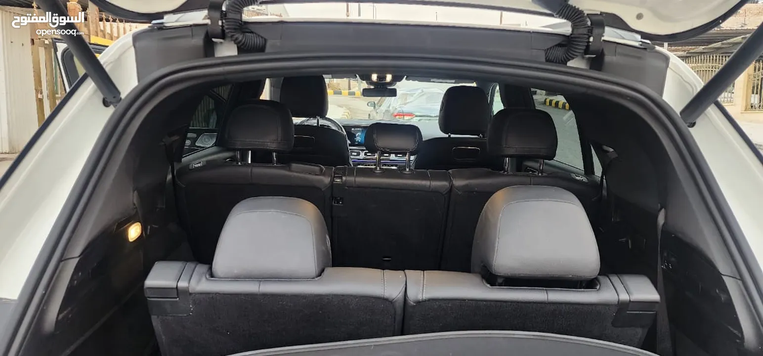 مرسيدس GLE 350- 4 MATIC موديل 2020  دفع رباعي  عاليه الإضافات  غير مجمركه لون ابيض والداخل اسود