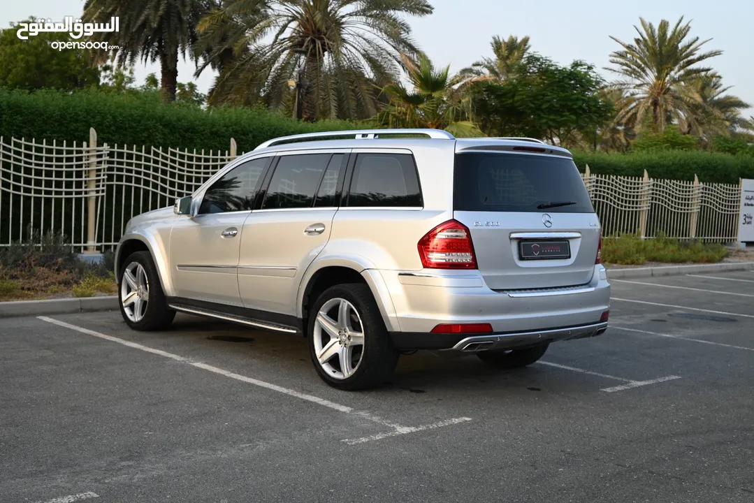 0% DP - BEST DEAL - LOW MILEAGE - MERCEDES GL 500 4MATIC - ORIGINAL PAINT - WELL MAINTAINED - GCC