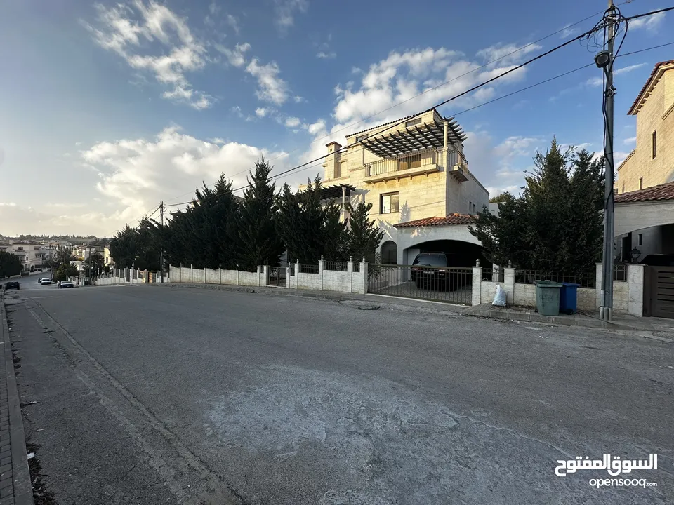 فيلا مستقلة للبيع في جرين لاند ناعور حديقة كبيرة