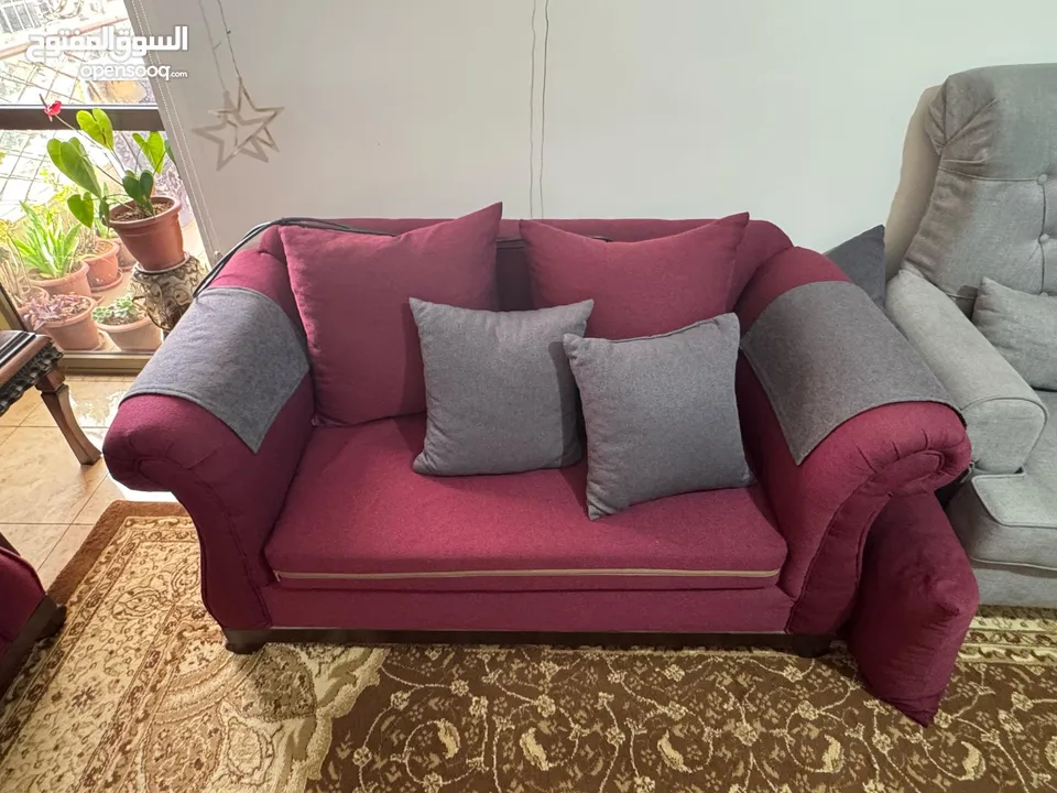 طقم كنب مع مفردتين