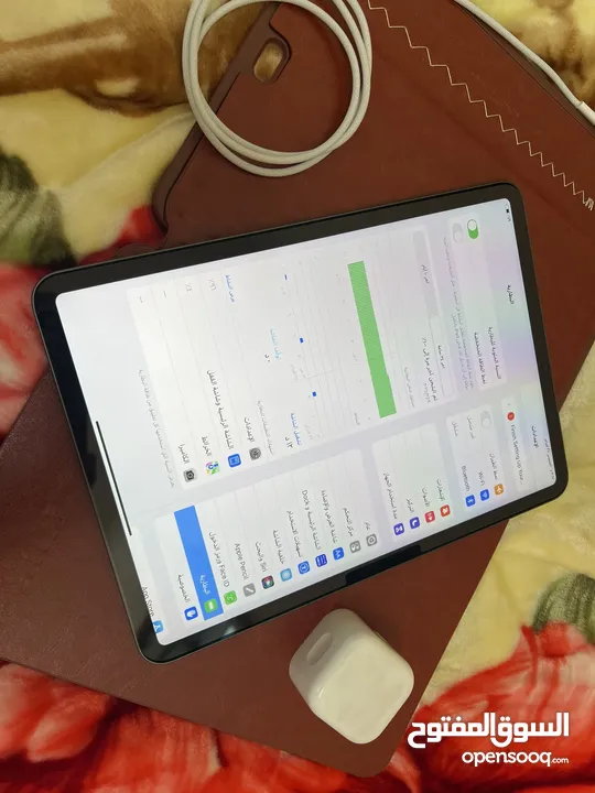 ايباد برو رمادي 11 بوصة 256 قيقاخط شريحة موديل 2021،ام ون  نظيف مع الاغراض كامله