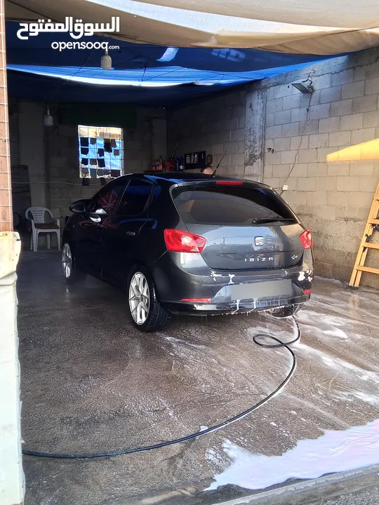 سيارة ممتازة خالية من الحوادث والضربات القوية