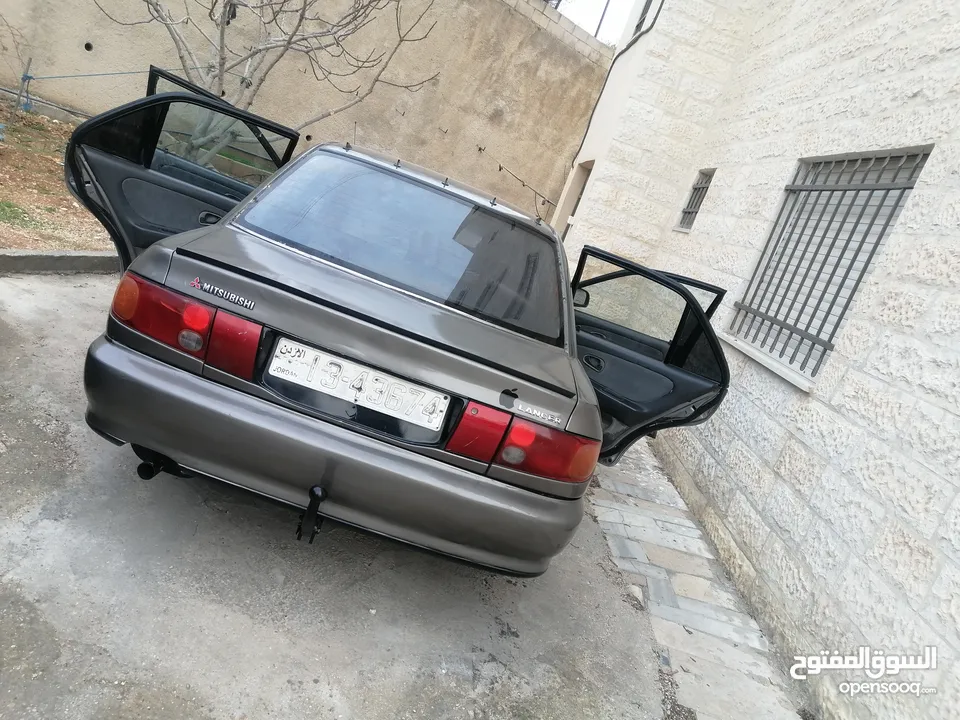 بسطار نمرة 39 + سياره ميتسوبيشي لانسر 1992 للبيع