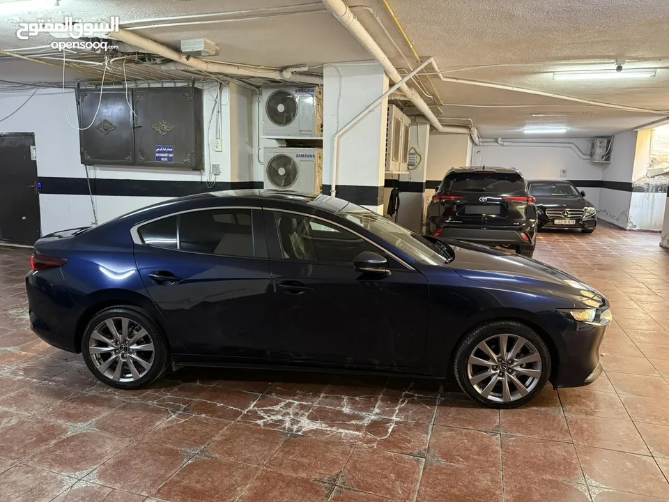 Mazda 3 2023 وكاله شبه زيرو 7 جيد، اعلى صنف بالوكاله فل الفل، ترخيص سنه وتأمين شامل ممشى قليل مكفول