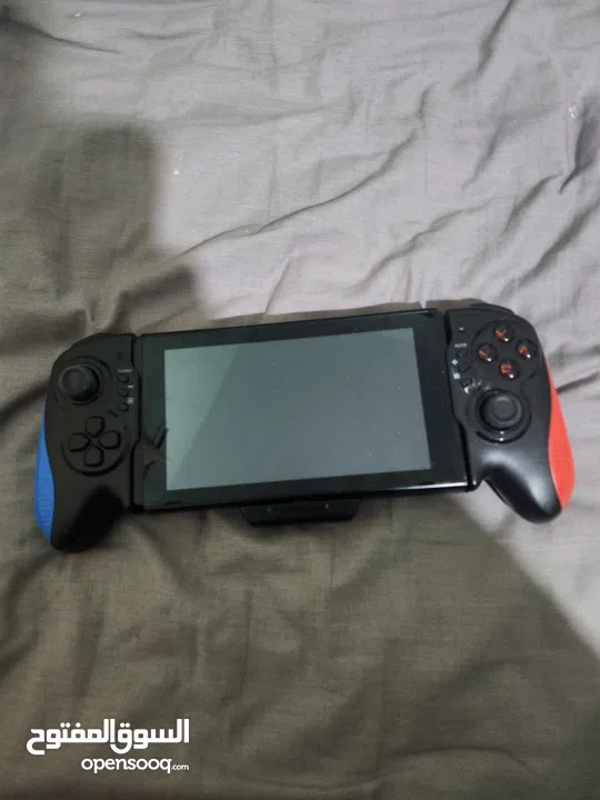 نينتندو سويتش مع كينترولارنينتندو سويتش مع كينترولارنينتندو سويتش مع كينترولار