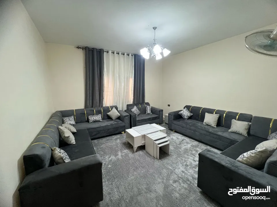 طقم كورنر خشب قراط ولاتيه مكفول سنتين اسفنج ضغط قماش وتر بروف. 6مخدات هدية  بفة لكل طقم كن
