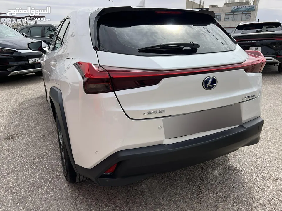 ليكزس UX300e كهربائية اعلى اضافات 2021