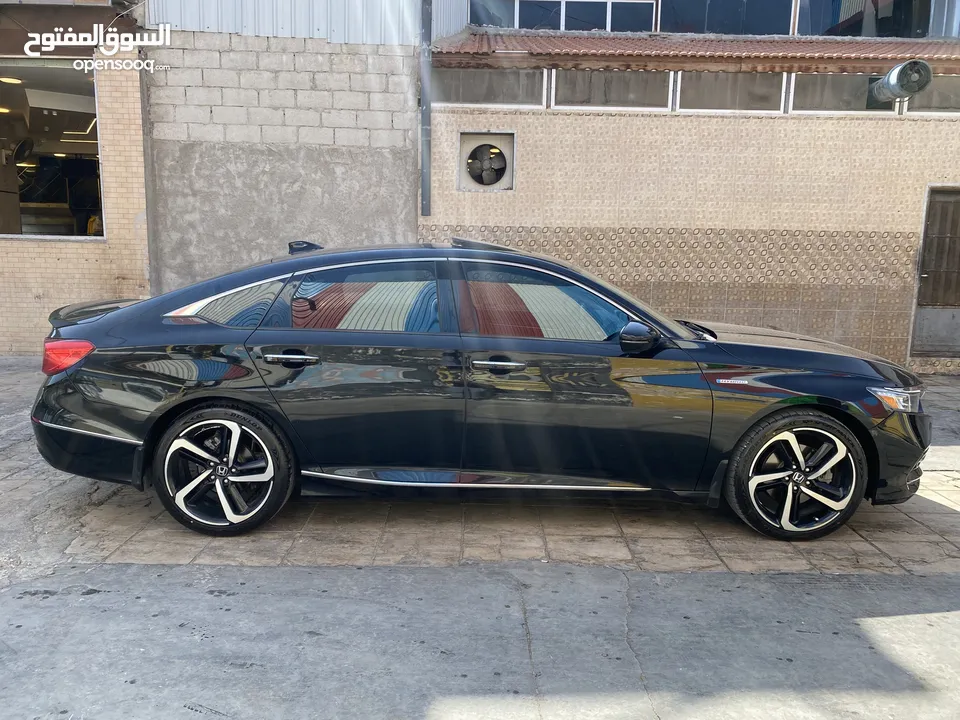 هوندا اكورد تورنج مواصفات خاصة موديل 2019 بحاله الوكاله المسافه المقطوعه 72 الف كيلو