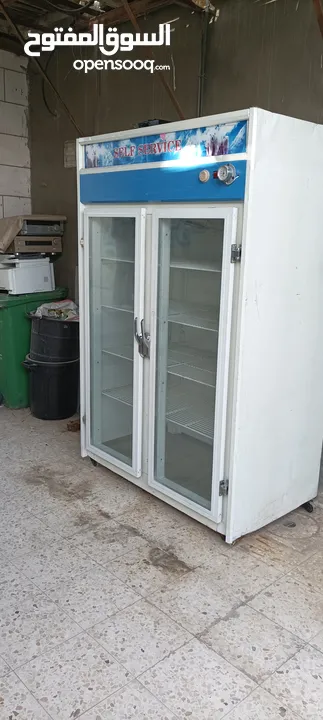 ثلاجة عرض للبيع