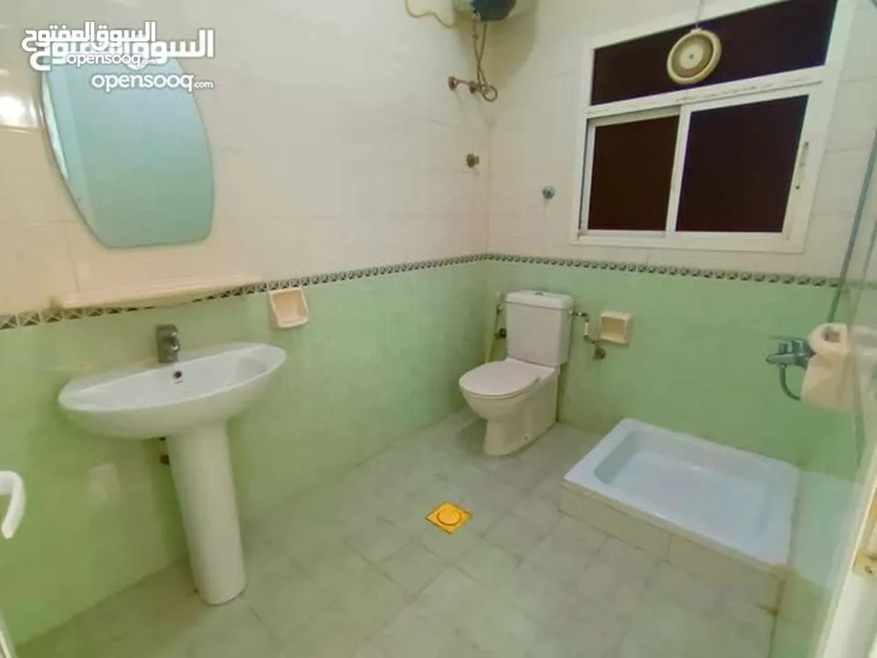 غرفه صاله حمام مطبخ حديقه خاصه بالخوير33بجوار مسجد سعيد بن تيمور 250 ريال شامل الفواتير مجانا