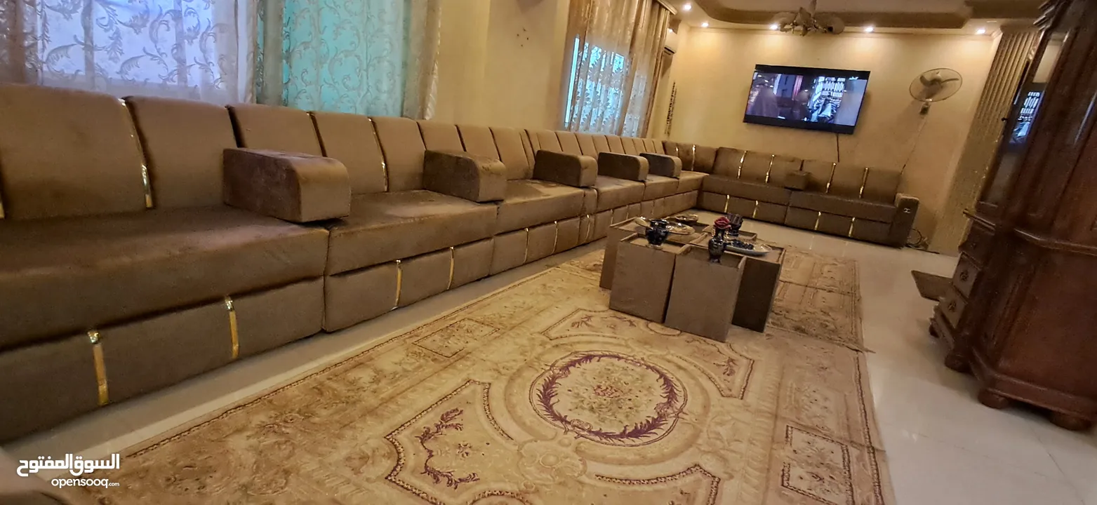 مجلس خليجى تفصيل بحال الوكاله للبيع فى اربد 34 مقعد بغطى 21 متر طولى