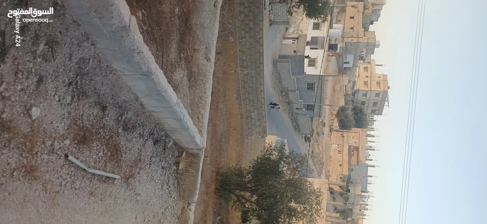 قطعه ارض للبيع حي الأحمد مطله على 3 شوارع مهويه من جميع النواحي مزروعه ومسوره دكه