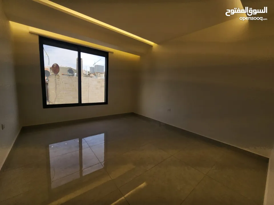 شقة فارغة للبيع بين الدوار الرابع و الخامس - ref: 14608