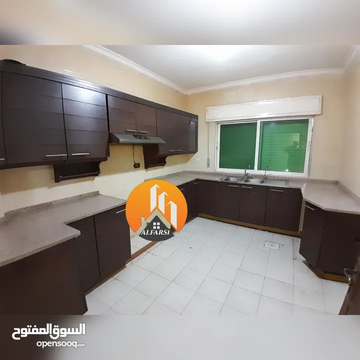 شقة طابق اول مع بلكونة ومصعد للإيجار في افضل وارقى المواقع في ضاحية الاقصى واسعة