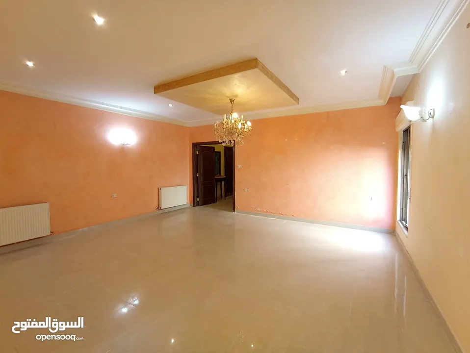شقة غير مفروشة للإيجار 200م2 ( Property 18990 )-175072800