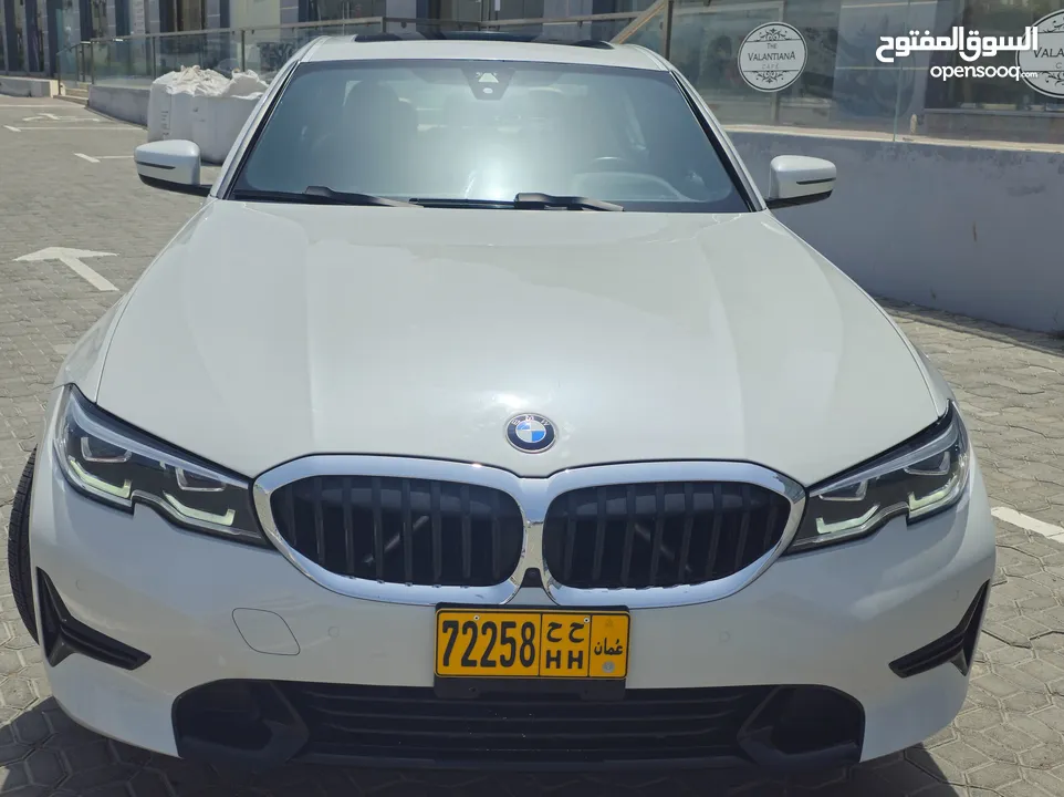 BMW 330I 2021 نظيفة بدون حوادث تساقط ثلوج فقط وممشى بسيط السعر قابل للتفاوض