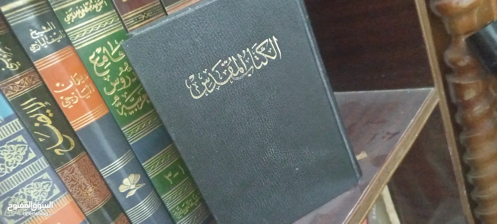 كتب كثيييير للبيع طبعا ما قدرت اصورهن كلهن