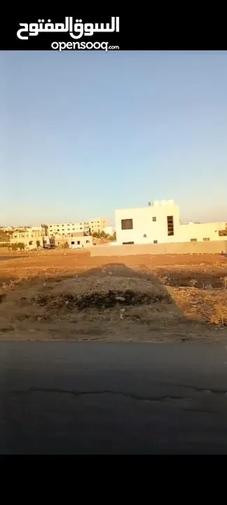 ارض للبيع في اليادودة حوض الفريط من المالك مباشره مطله وراقيه فلل جميله والسعر قابل للتفاوض