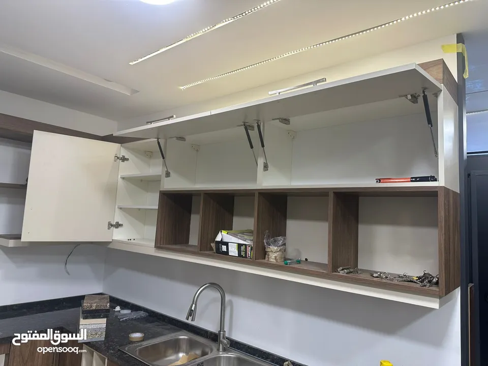 مطبخ جديد غير مستخدم  مقاس 3 * 3 من دون الرخامات