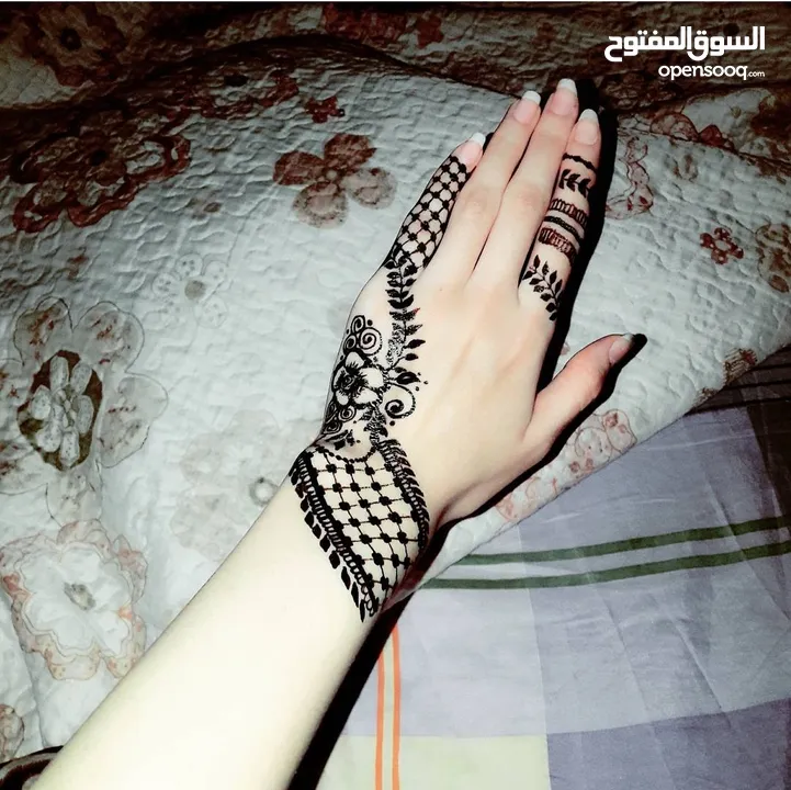 رسم حنة احترافي (الخدمة المنزلية متوفرة)