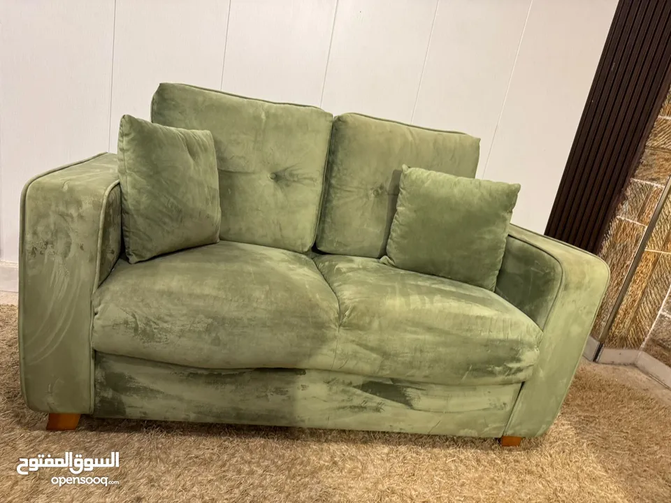 طقم كنب modern كوالتي عالي جداً  بالإضافة إلى (طقم طاولات 3 قطع) خشب زان