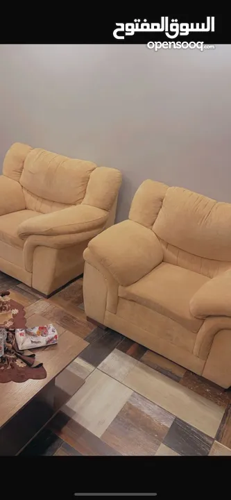 طقم كنب 7 مقاعد بحالة جيدة - بسعر مميز !