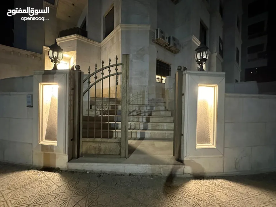 شقه مفروشة بالكامل