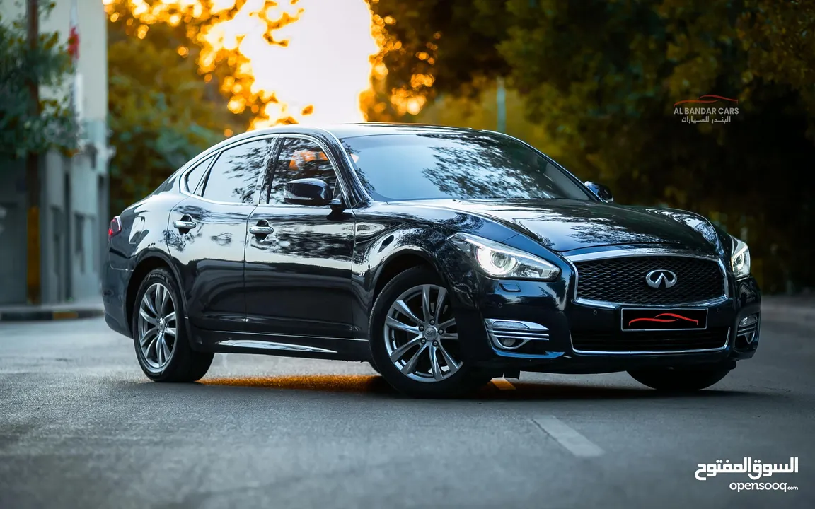 INFINITI Q70  EXCELLENT CONDITION  BLUE  2016