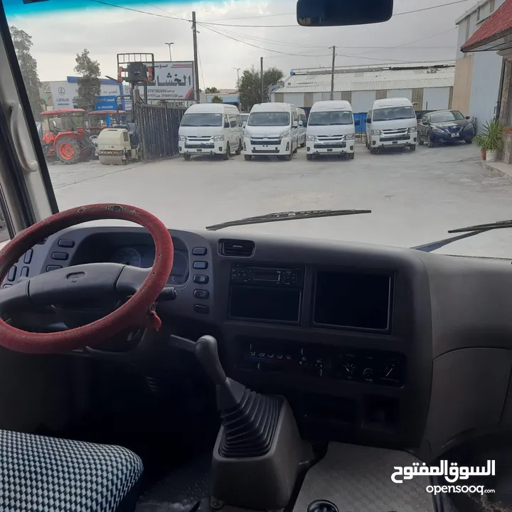 باص ميتسوبيشي روزا 2015 عداد  100الف تب نظافة وكاله 23 راكب +7 متحرك