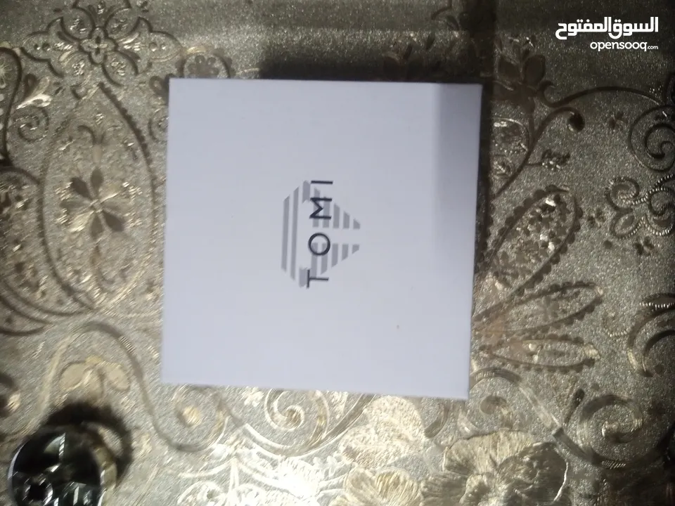 ساعه نوع تومي بكيتها ضد الماء عقارب وديجتال فخمه جدا