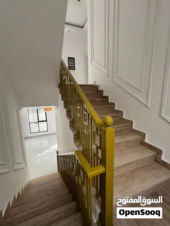 فــــيــــــــــــلا للـــــبيـــــع اول ســـــاكــــن مــــكــــونه مــن 7 غـــــرف و 10 حـــمامات